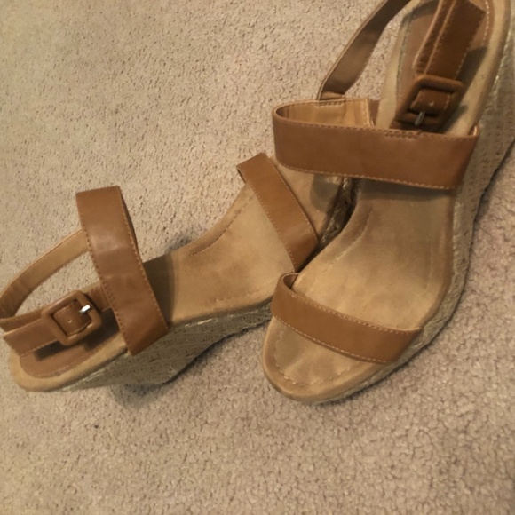 Nude Wedges - Picture 1 of 2